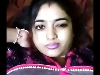 Sexy Renu Bhabhi showing her circle to BF